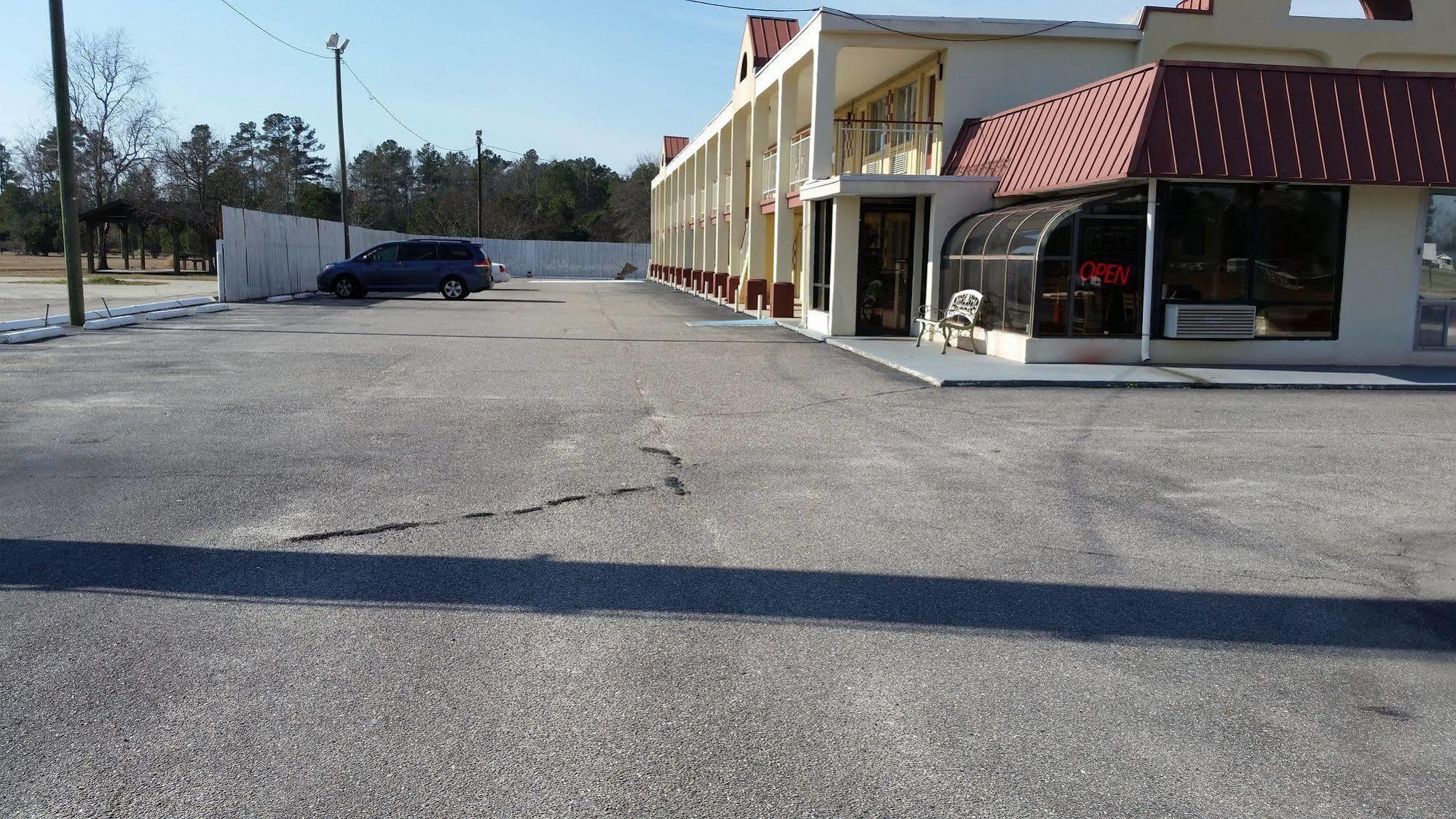 Economy Inn Dillon Exterior photo