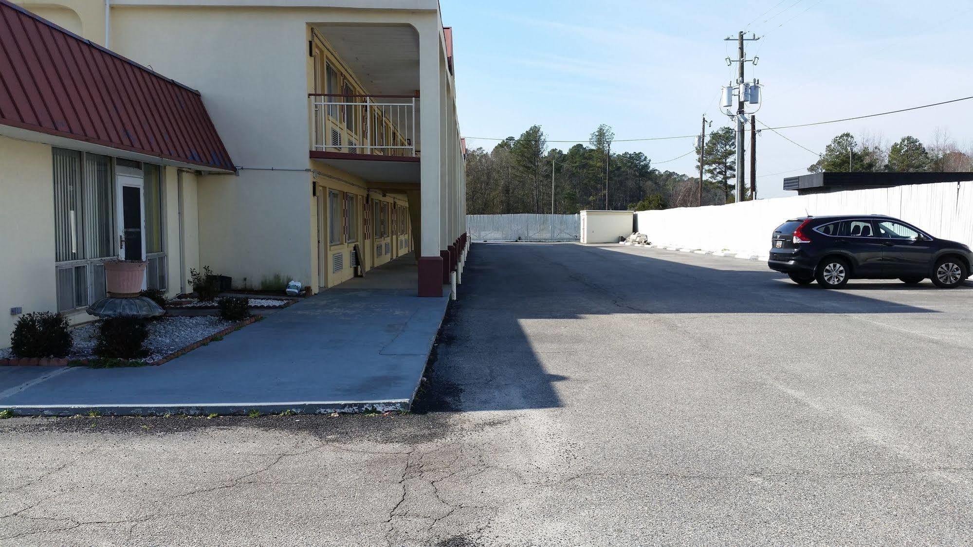 Economy Inn Dillon Exterior photo
